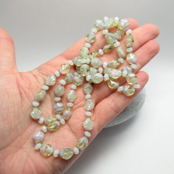 Uranium glass bead necklace - Picture 2 of 12